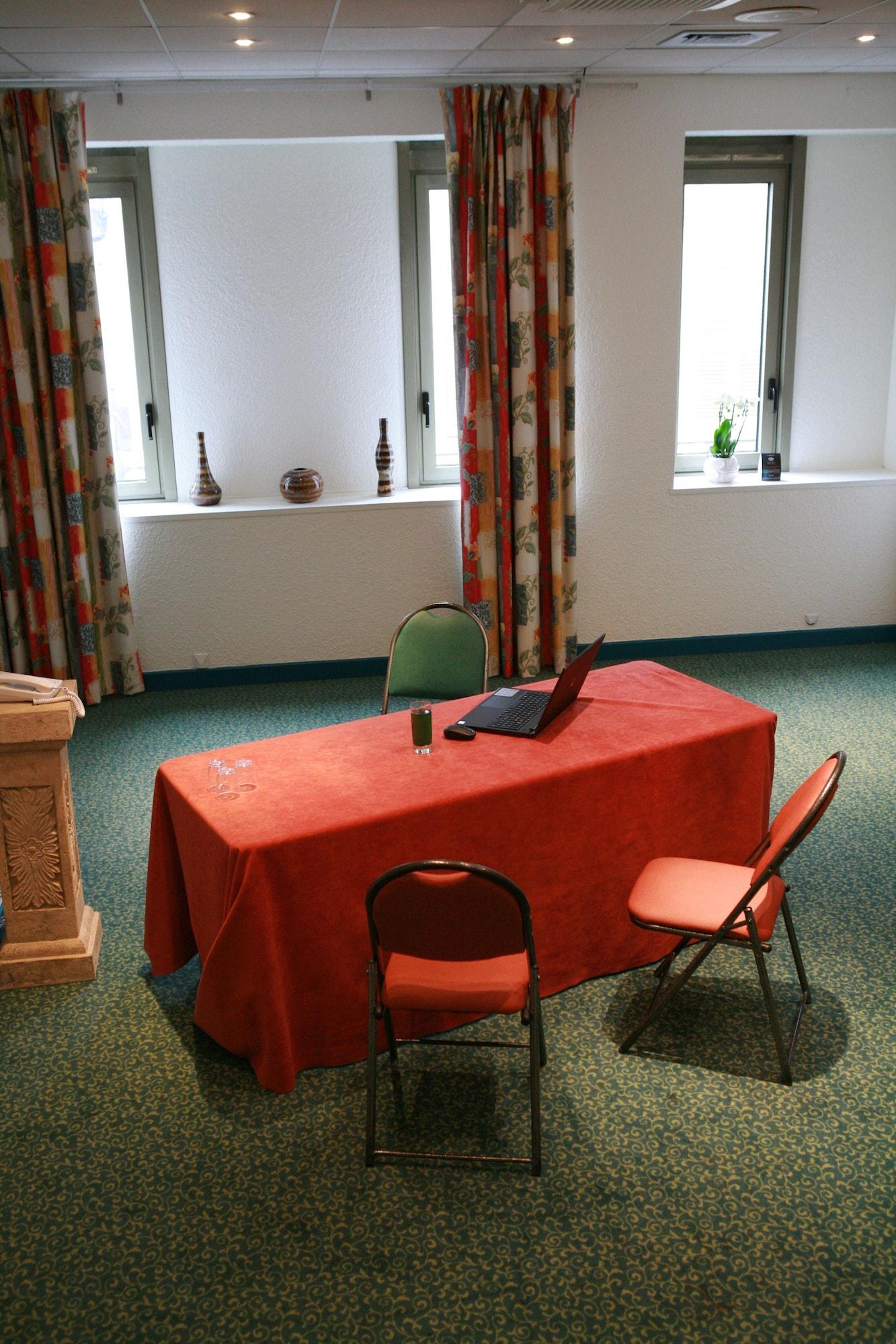 Ibis Chateauroux Bagian luar foto