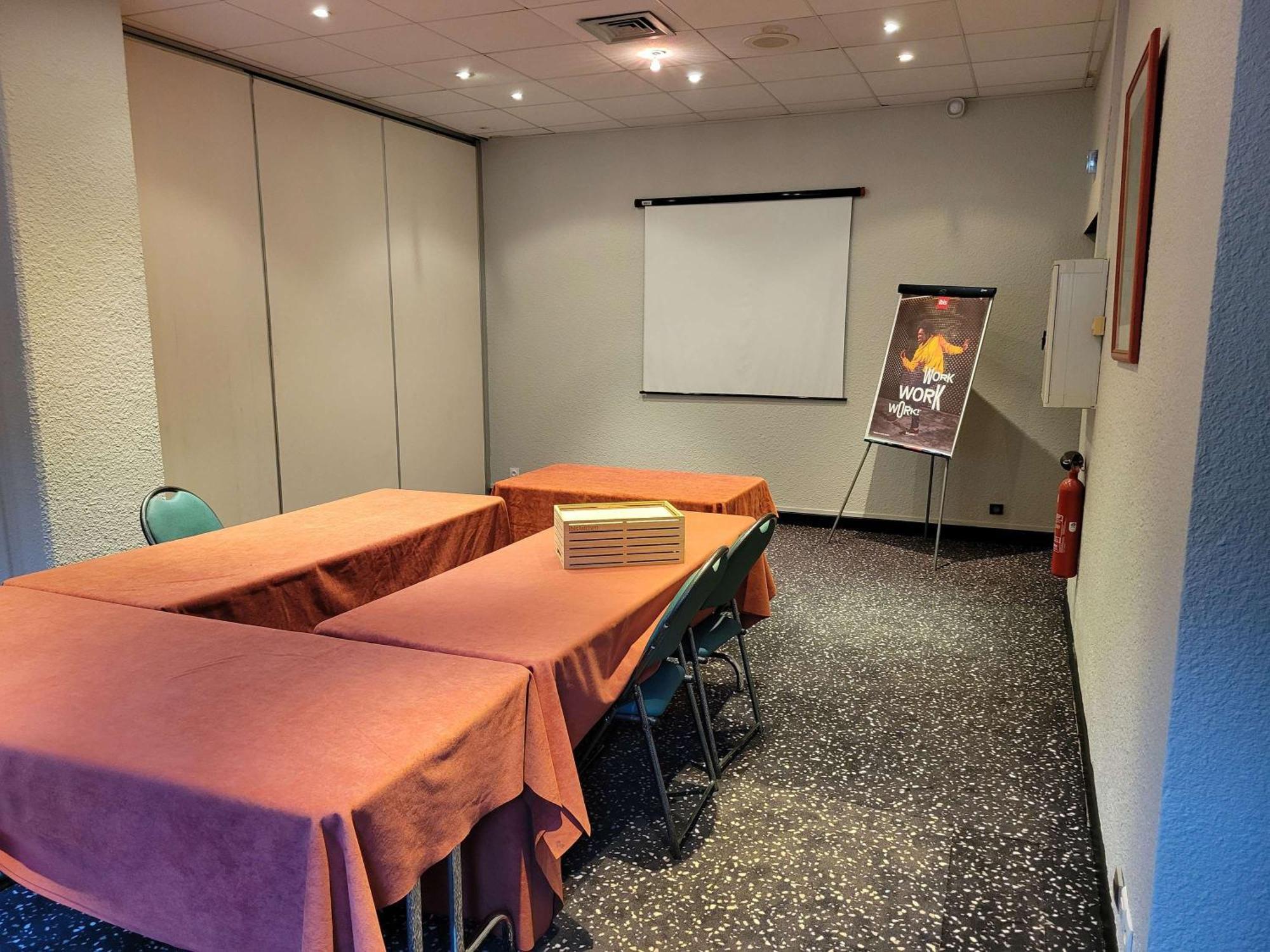 Ibis Chateauroux Bagian luar foto