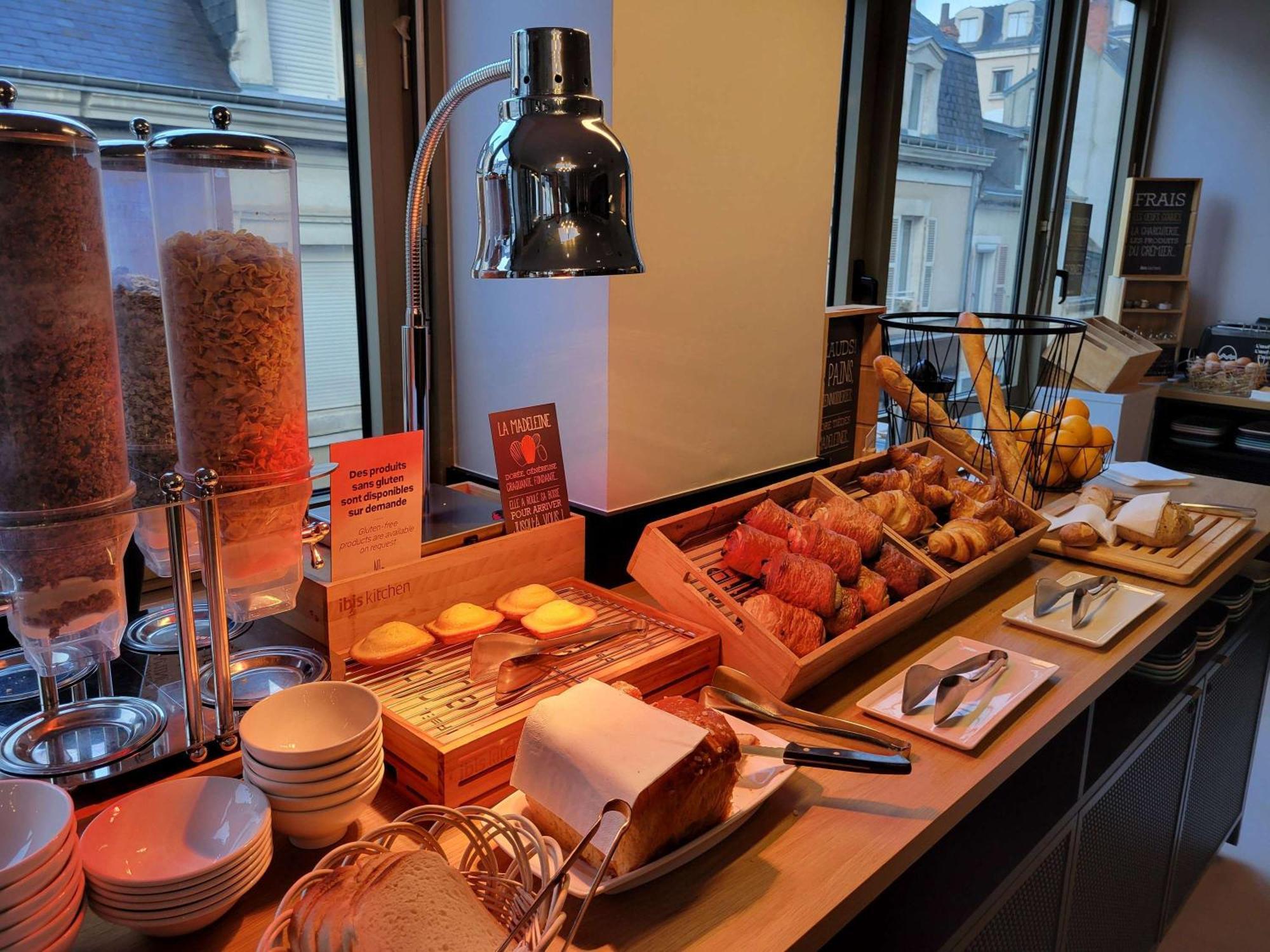 Ibis Chateauroux Bagian luar foto